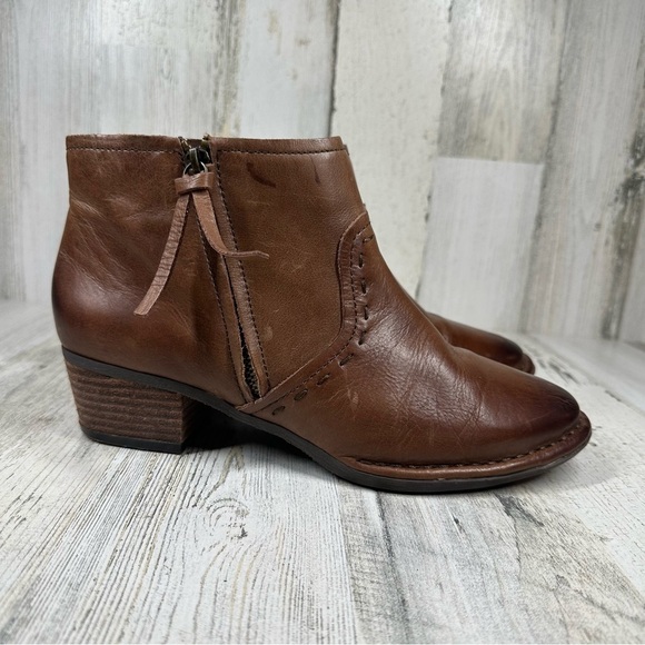 Giani Bernini Alvin Leather Ankle Distressed Booties #478 - Picture 5 of 13